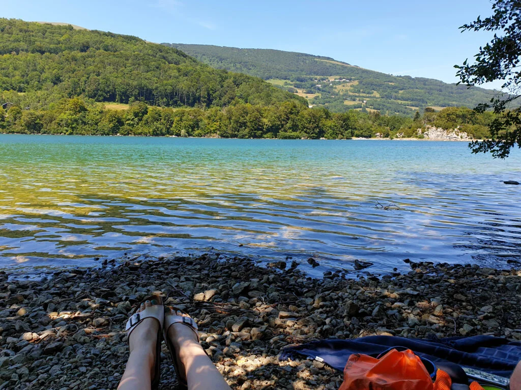 Photo du lac de notre-Dame de Commiers près du lac de Monteynard
Voyage en juillet 2020
Wild Rosemarys