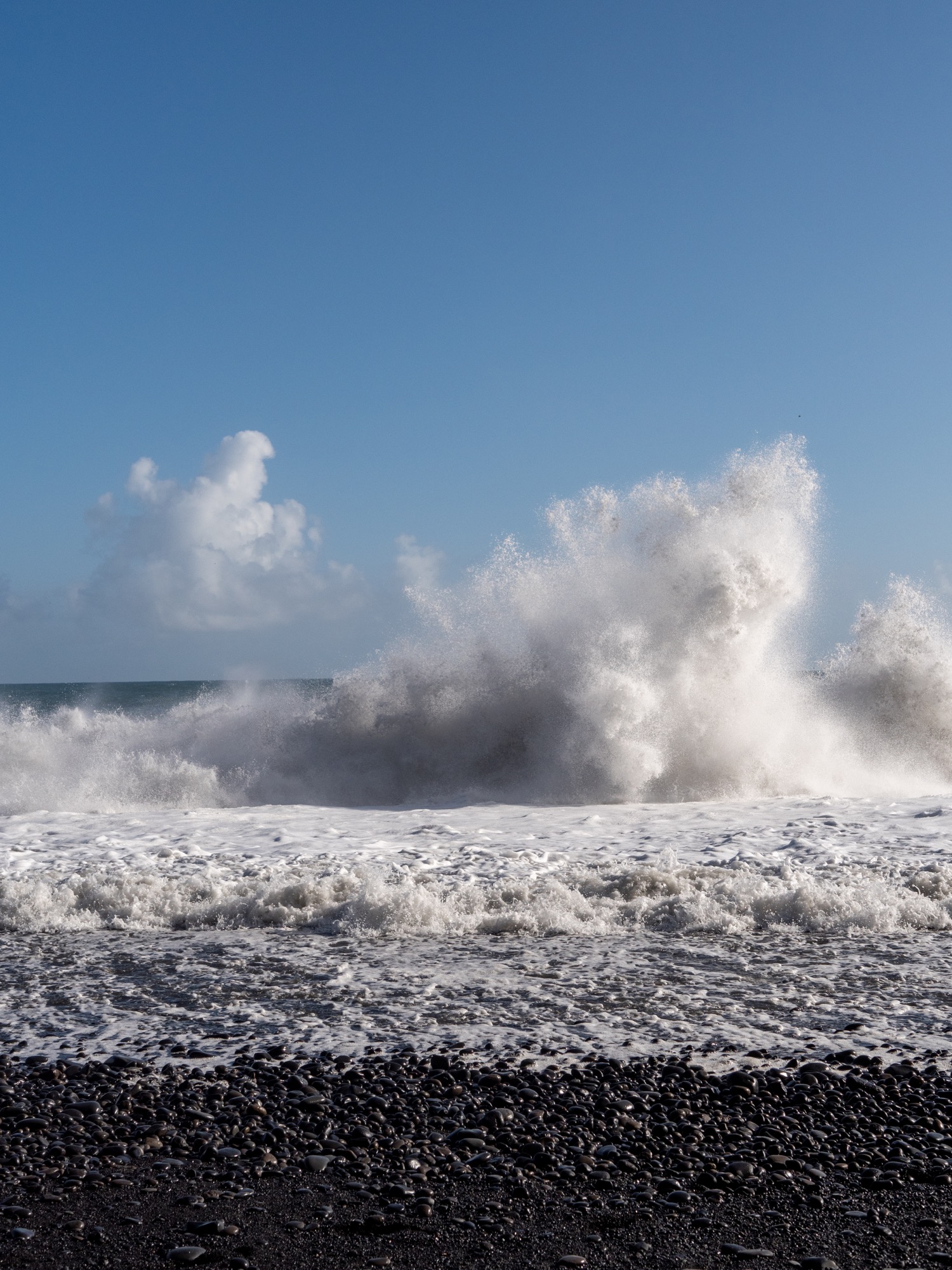 photo de la plage de Vik - vagues explosant - Islande
Voyage en Islande en juin 2020